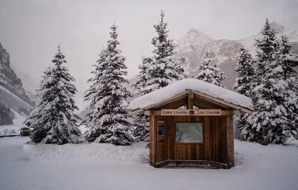 lake-louise-canada-winter-scene